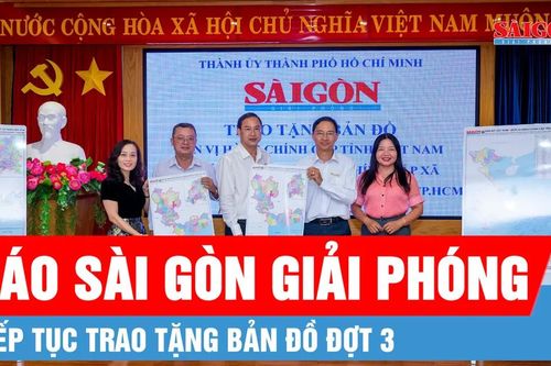 Báo Sài Gòn Giải Phóng tiếp tục trao tặng bản đồ đợt 3 đến các xã, phường của TPHCM