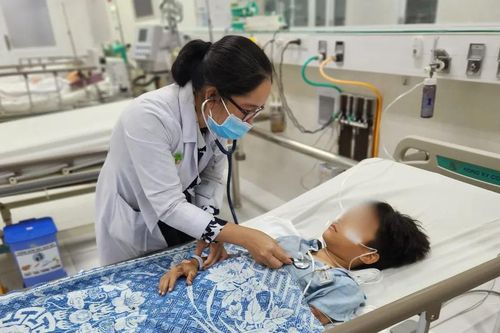 Vụ tai nạn trên đường cao tốc Vĩnh Hảo- Phan Thiết: Bé trai 9 tuổi kẹt dưới ghế bị dập phổi