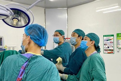 Đau khớp vai cẩn thận teo cơ, vai đông cứng mất chức năng