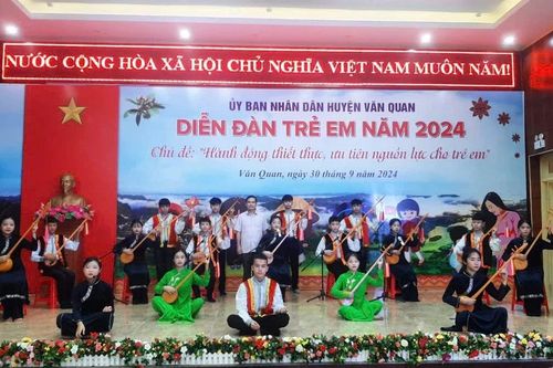 Giúp trò nội trú gìn giữ ngôn ngữ và văn hóa dân tộc Tày, Nùng