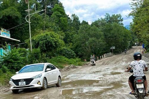Cận cảnh tuyến đường 'đau khổ' với người dân vùng núi Đà Nẵng