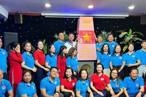 Thứ trưởng Bộ Ngoại giao Lê Thị Thu Hằng thăm cộng đồng người Việt Nam tại Ba Lan
