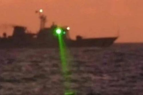 Trung Quốc, châu Âu căng thẳng vụ tàu chiến bị tố chiếu laser vào máy bay quân sự