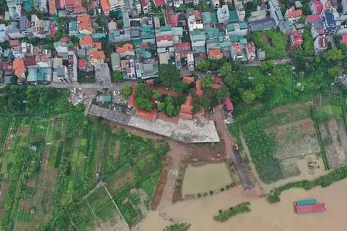 Hà Nội: Kiên quyết xử lý 'công trường' vi phạm hành lang thoát lũ sông Hồng