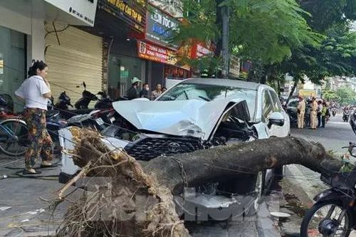 Giám đốc Công an Hà Nội chỉ đạo khẩn trương điều tra vụ tai nạn trên phố Trần Đại Nghĩa