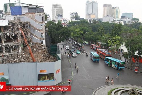 Cận cảnh tòa nhà Hàm Cá mập đang được phá dỡ