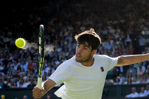 Carlos Alcaraz 'tốc hành' vào bán kết Wimbledon 2025