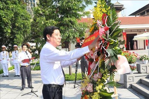 Dâng hương nhân kỷ niệm 113 năm Ngày sinh Tổng Bí thư Nguyễn Văn Cừ