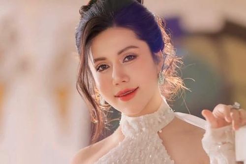 MC Hồng Nhung: 'Tôi sống để hạnh phúc, không phải để làm vừa lòng người khác'