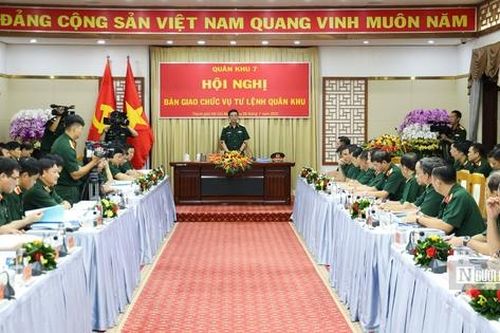 Đại tướng Phan Văn Giang chỉ đạo nâng cao sức mạnh tổng hợp của Quân khu 7