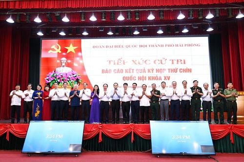 Chùm ảnh: Đoàn Đại biểu Quốc hội thành phố Hải Phòng tiếp xúc cử tri