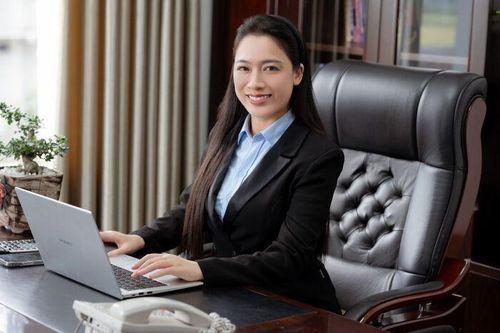 Phó TGĐ doanh nghiệp ngành thép đoạt ngôi Á hậu Mrs Grand Vietnam 2025, thành thạo tiếng Anh và tiếng Trung