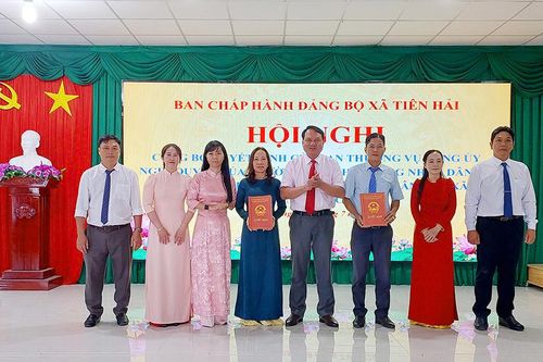 Thành lập 8 chi bộ trực thuộc Đảng bộ xã Tiên Hải