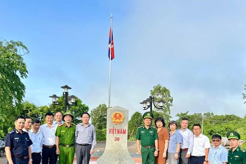 Chủ tịch UBND tỉnh Phạm Anh Tuấn kiểm tra hoạt động chính quyền cơ sở