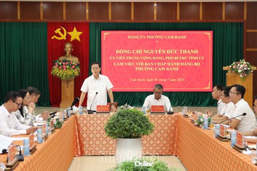 Phó Bí thư Tỉnh ủy Nguyễn Đức Thanh làm việc với Ban Chấp hành Đảng bộ phường Cam Ranh