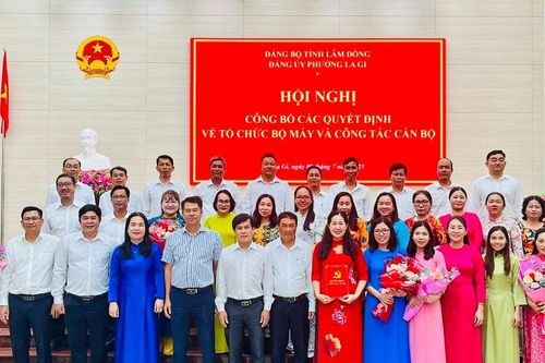 Phường La Gi công bố các quyết định về công tác cán bộ