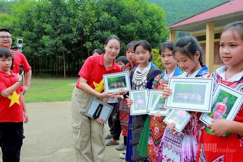 Người kể chuyện quê hương