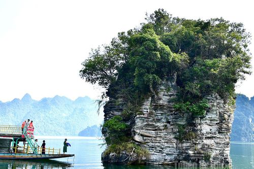 Tua du lịch sông Gâm khai thác con đường di sản