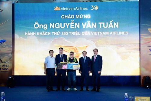 Đón chuyến bay đặc biệt và hành khách thứ 350 triệu của Vietnam Airlines