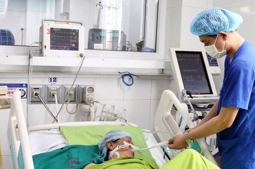 Cảnh báo nguy cơ sốc nhiệt khi làm việc ngoài trời nắng kéo dài