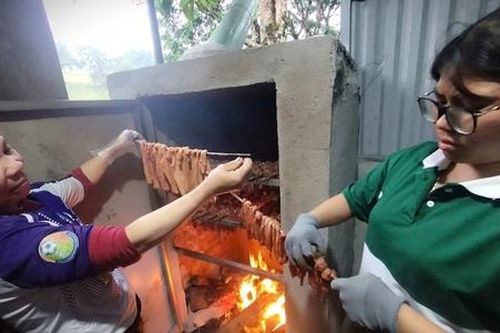 Hướng tới làm giàu cho người dân Bến Giằng từ chuỗi giá trị heo đen bản địa