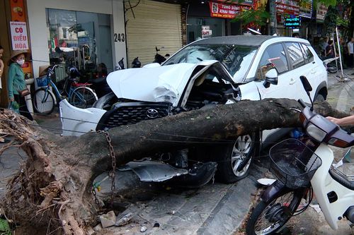 Đâm xe liên hoàn trên phố Đại La, 1 người tử vong