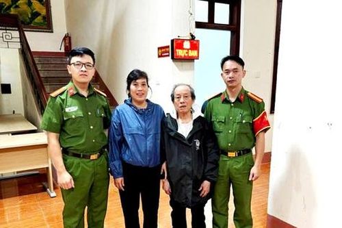 Lào Cai: Xuyên đêm giúp du khách 80 tuổi bị lạc trở về gia đình an toàn