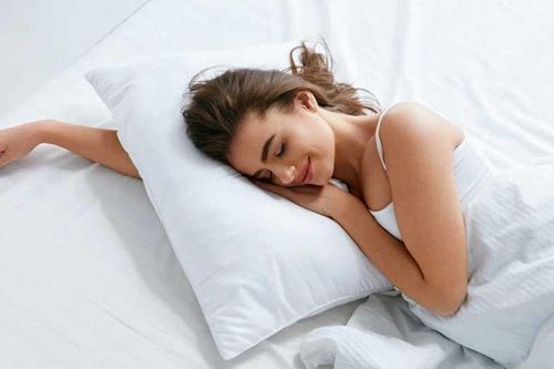 Mùa hè oi bức khó ngủ? 11 cách giúp bạn cải thiện giấc ngủ trong ngày nóng