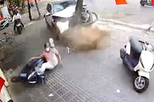 Toàn cảnh vụ ô tô tông loạt xe máy trên phố Hà Nội