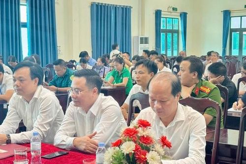Xã Tam Hưng thăm gia đình chính sách tiêu biểu và gia đình khó khăn