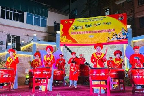 Phường Láng tổ chức chương trình nghệ thuật chào mừng chính quyền địa phương 2 cấp