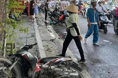 Vụ ô tô tông hàng loạt xe máy trên phố Trần Đại Nghĩa: 1 nạn nhân tử vong