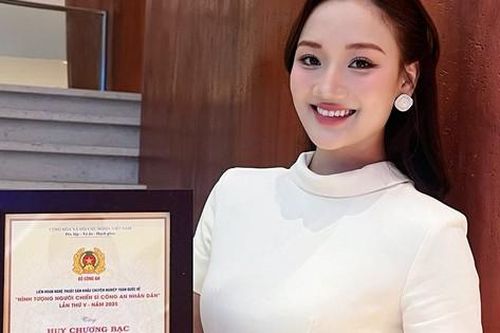 Á hậu quê Hưng Yên vừa nhận HCB Liên hoan Nghệ thuật Sân khấu chuyên nghiệp toàn quốc