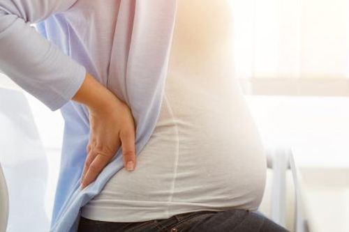 Tư thế sinh hoạt đúng cách giúp mẹ bầu giảm đau lưng