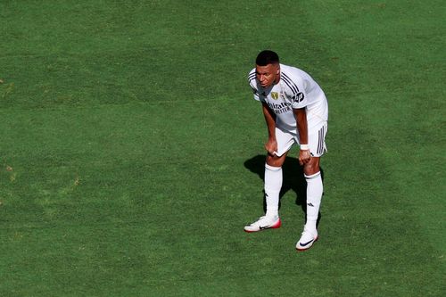 Báo Anh: 'PSG làm nhục Mbappe và Alonso'