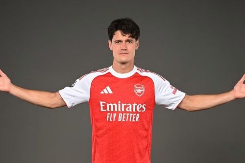 Arsenal công bố tân binh thứ 3