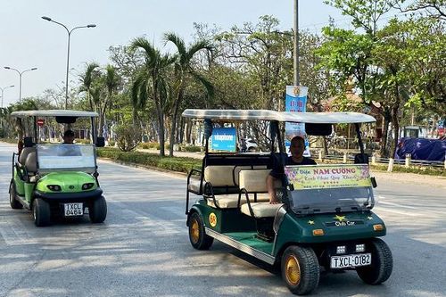 Gỡ vướng hoạt động xe điện 4 bánh tại Cửa Lò nguy cơ bị 'xóa sổ'