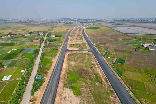 Đẩy nhanh tiến độ thi công 4 dự án đường cao tốc