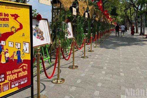Đấu giá tranh da thủ công 'Về chung một nhà': Khi nghệ thuật góp sức xây cầu vùng cao
