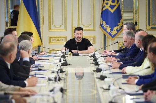 Niềm tin thay đổi giữa thời chiến: Tổng thống Ukraine Zelensky không còn đứng đầu