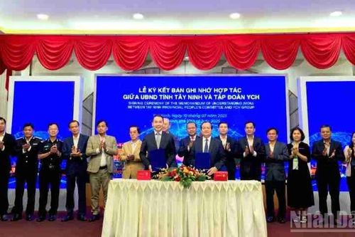 Tây Ninh ký kết hợp tác chiến lược phát triển logistics với Tập đoàn YCH (Singapore)
