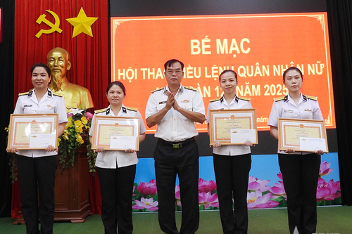 Hải đoàn 129 bế mạc hội thao điều lệnh đội ngũ quân nhân nữ