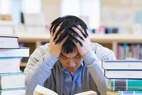 Đừng biến điểm số thành gánh nặng của con