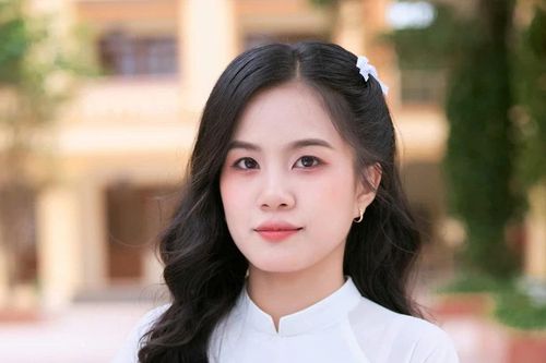 Nữ sinh người Nùng vượt khó, nuôi ước mơ 'gieo chữ' nơi vùng cao