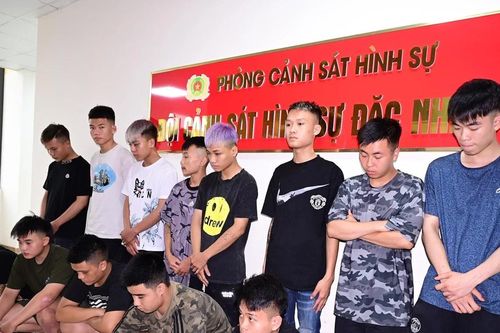 Tạm giữ 9 thanh thiếu niên ở Hải Phòng mang kiếm 'dạo phố'
