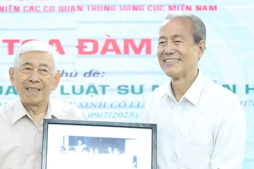 Con trai cố luật sư Nguyễn Hữu Thọ: 'Cha tôi không có thời gian nói về mình'