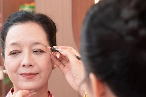Hàng loạt video nghệ sĩ Việt quảng cáo chân mày phong thủy biến mất