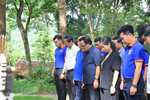 Hành trình tri ân, thắp sáng niềm tin