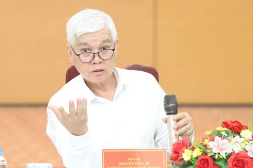 'Đừng bằng lòng với chính sách, đừng lạnh lùng với người dân'