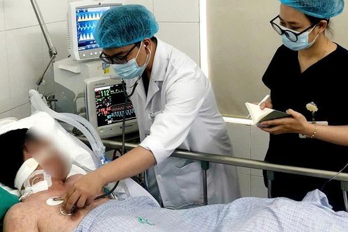 Hai người đàn ông nguy kịch vì mắc căn bệnh của 'trẻ em'
